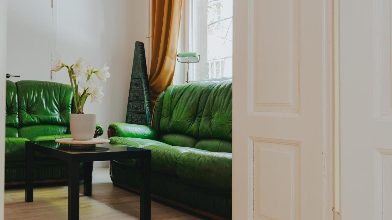 Salon Apartment In Dorcol Historical Belgrado Esterno foto