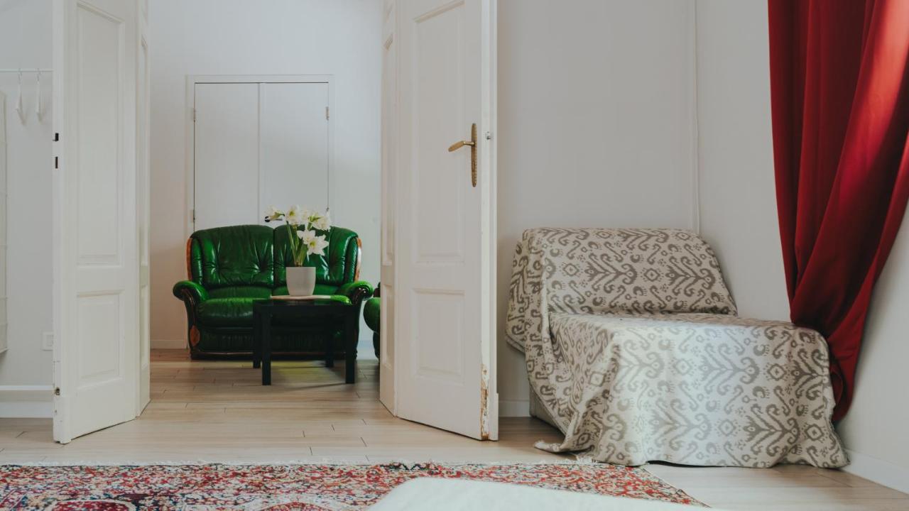 Salon Apartment In Dorcol Historical Belgrado Esterno foto